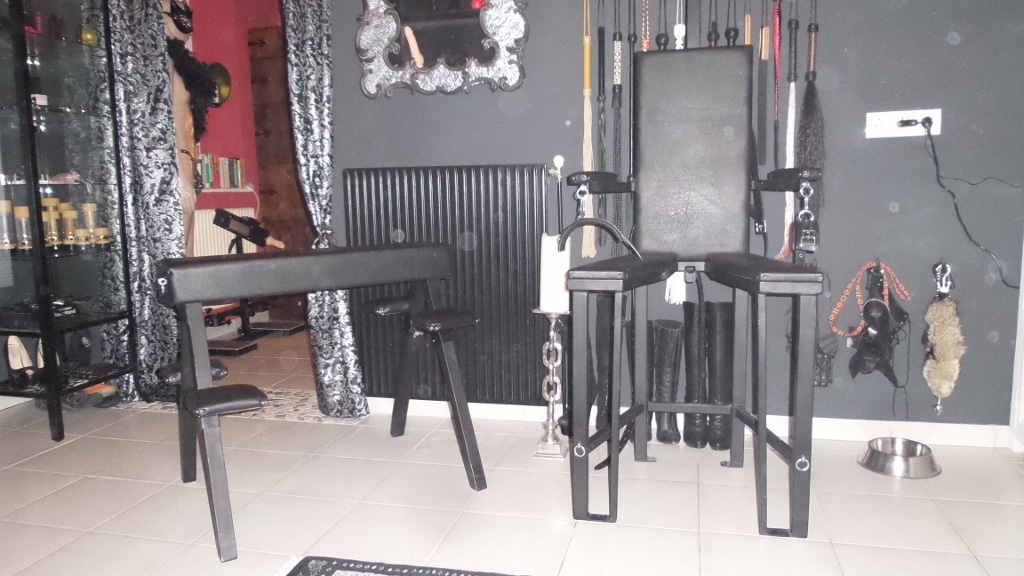 Ich bin von BDSM begeistert und als professionelle Domina in Wien tätig, wo ich  Dich gerne in meinem eigenen Dominastudio empfange.